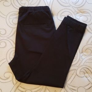 Divided jogger trousers